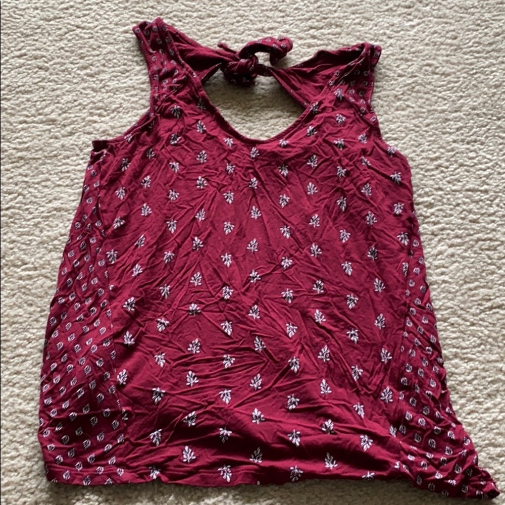 Very cute maroon/deep purple printed knot tank
